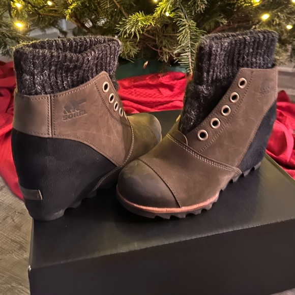 Sorel Joanie Sweater Wedge Boot - 8 - Picture 5 of 11
